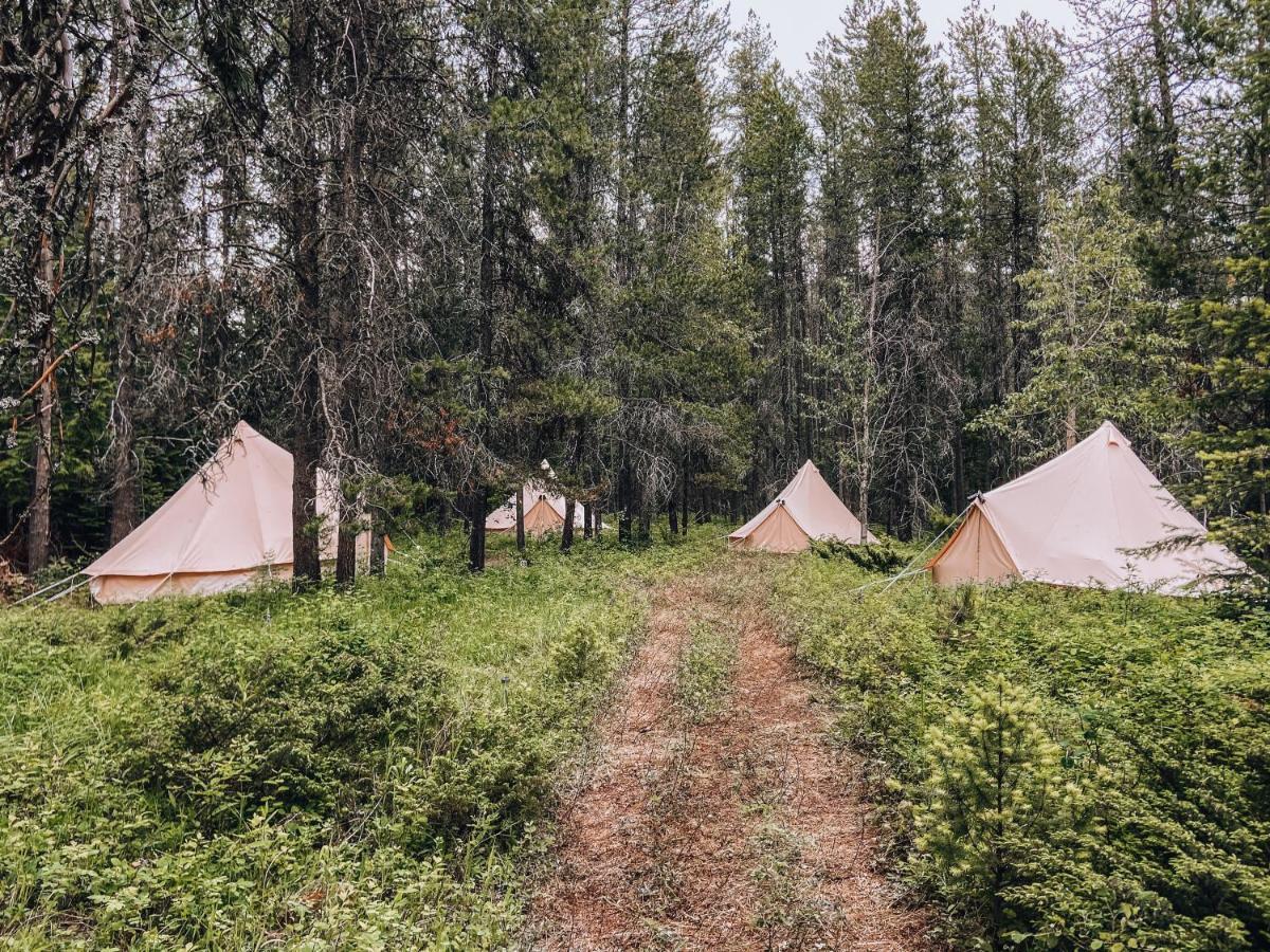 Wander Camp Glacier Hotel Coram Exterior foto